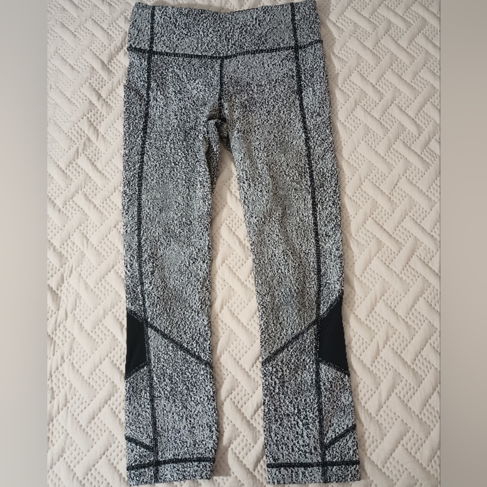 Lululemon Athletica Black and White Yoga Leggings Crop 4
